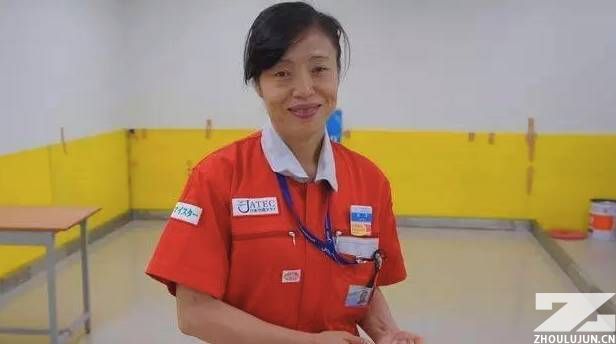 新津春子,出生在中国沈阳,她的父亲是二战遗孤,是个日本人,母亲则是中国人。春子17岁时,举家迁往日本生活,那时的春子甚至一句日语都听不懂。